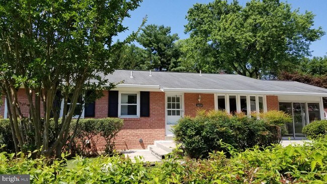 Foto del edificio - 11804 Seven Locks Rd