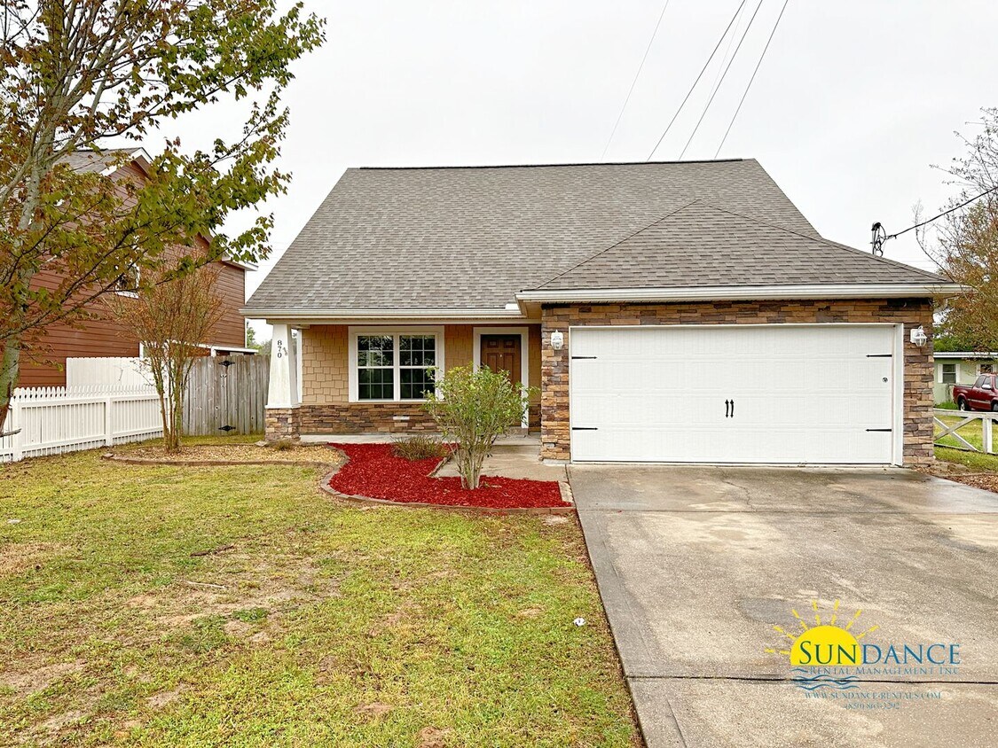 Primary Photo - Spacious 5 Bedroom Home in Fort Walton Bea...