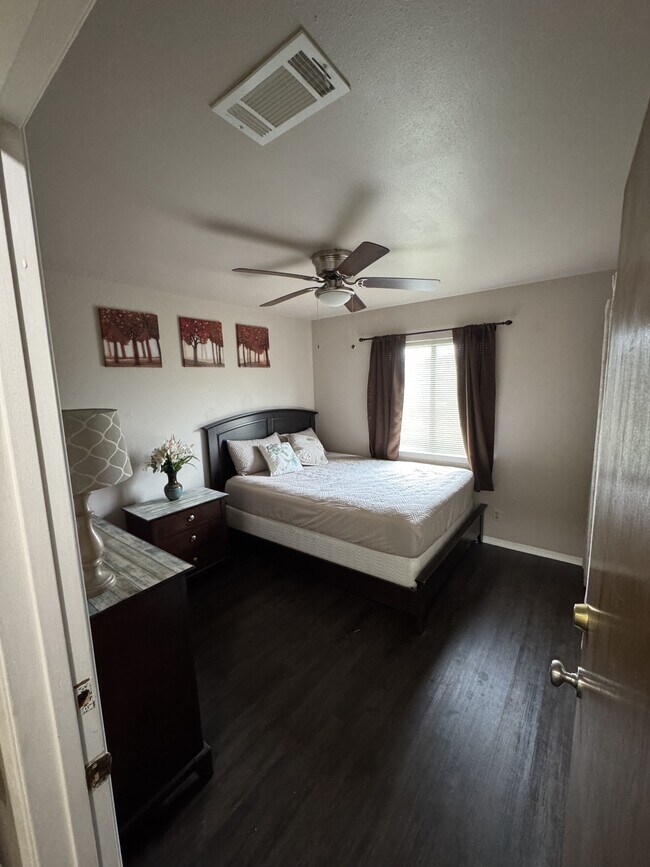 Foto del edificio - 406 Greycliff Dr