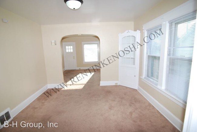 Building Photo - 4028 14th Ave