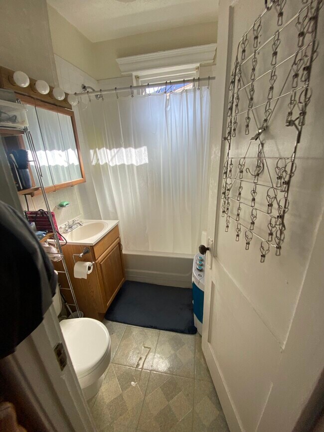 Building Photo - 376 Riverway