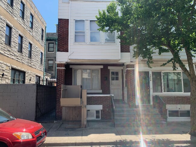 Building Photo - 1517 S Myrtlewood St