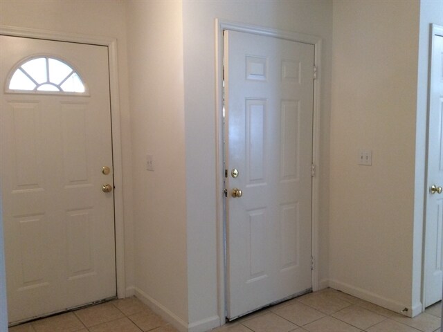 Foto del edificio - 5850 Regent Village Drive