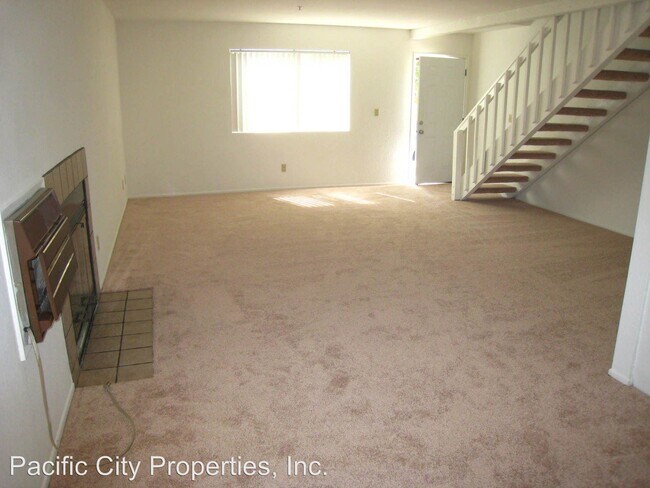 Foto del edificio - 3891-3899 Farquhar Ave