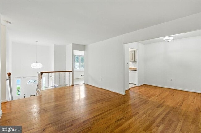 Building Photo - 7201 Fairfield Ct