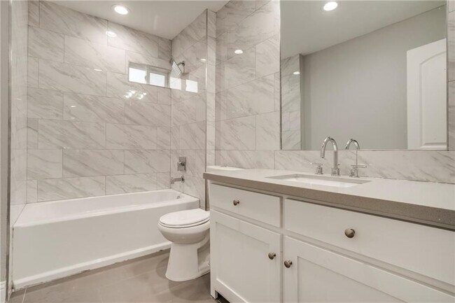 Foto del edificio - 1728 W Red Bird Ln