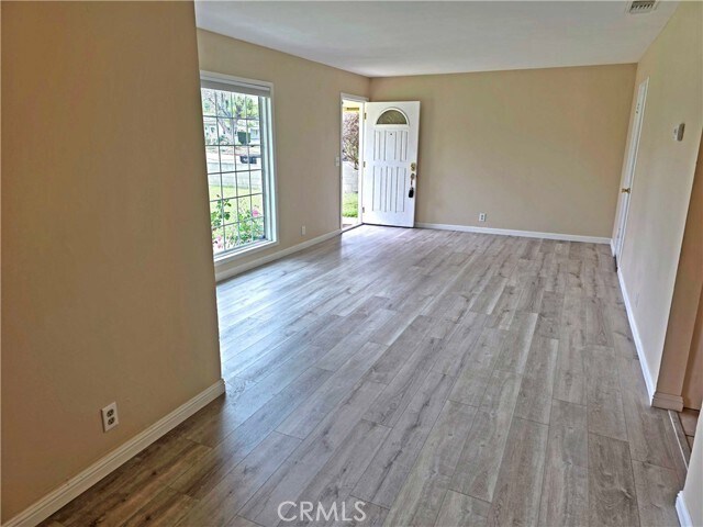 Building Photo - 905 S Dodsworth Ave