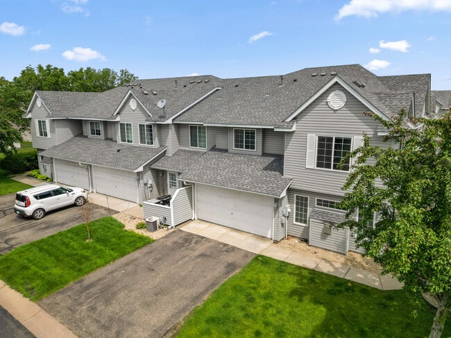 Foto del edificio - 11013 Douglas Ln N