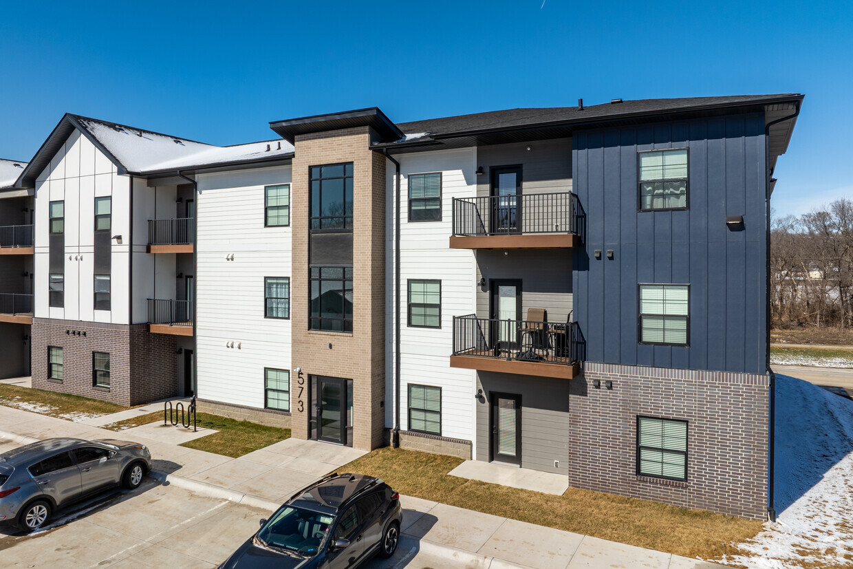 Building Photo - The Ridgeline