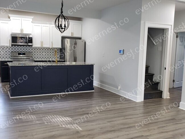 Building Photo - 1359 Lockwood Dr SW