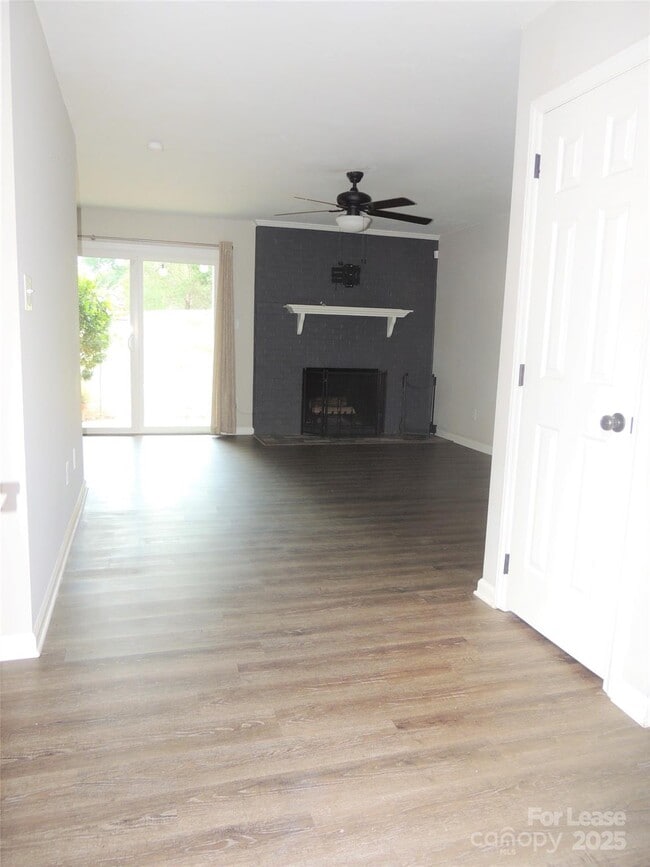 Foto del edificio - 9252 Kings Canyon Dr