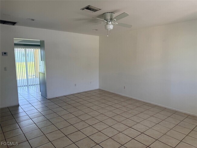 Foto del edificio - 721 Gilbert Ave S