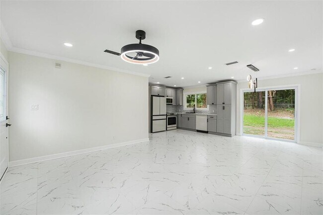 Building Photo - 6073 Fieldcrest Dr
