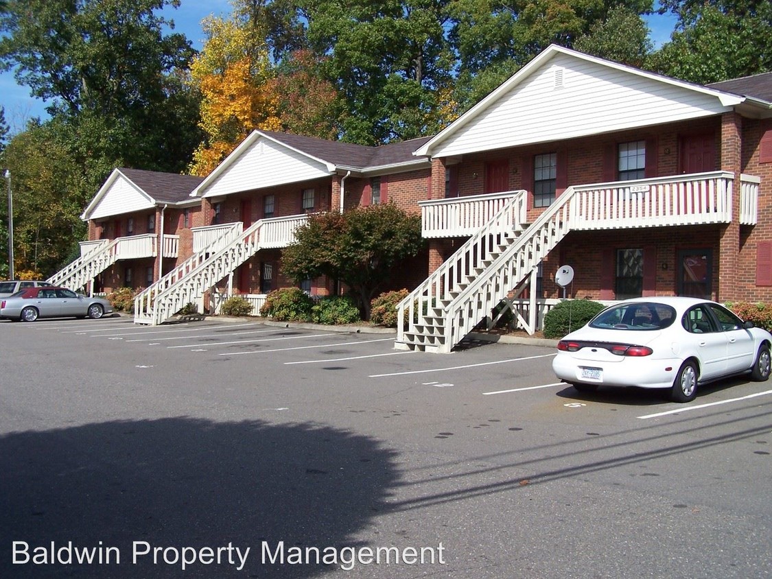 Primary Photo - 2356-2358 S Stratford Rd