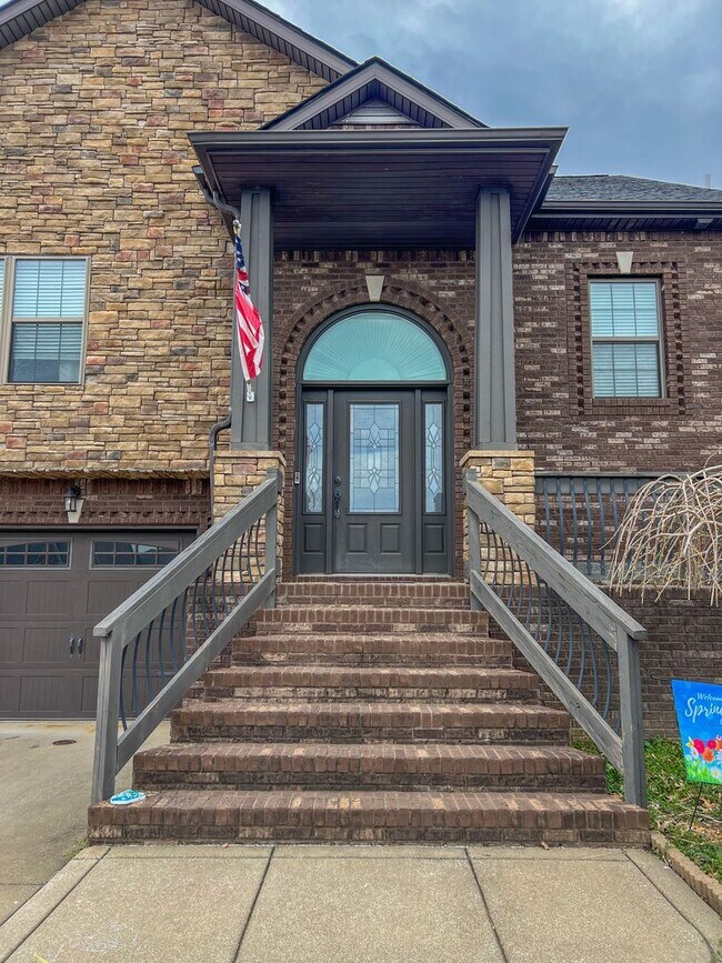 Building Photo - Beautiful Split-Foyer with a Large Fenced ...