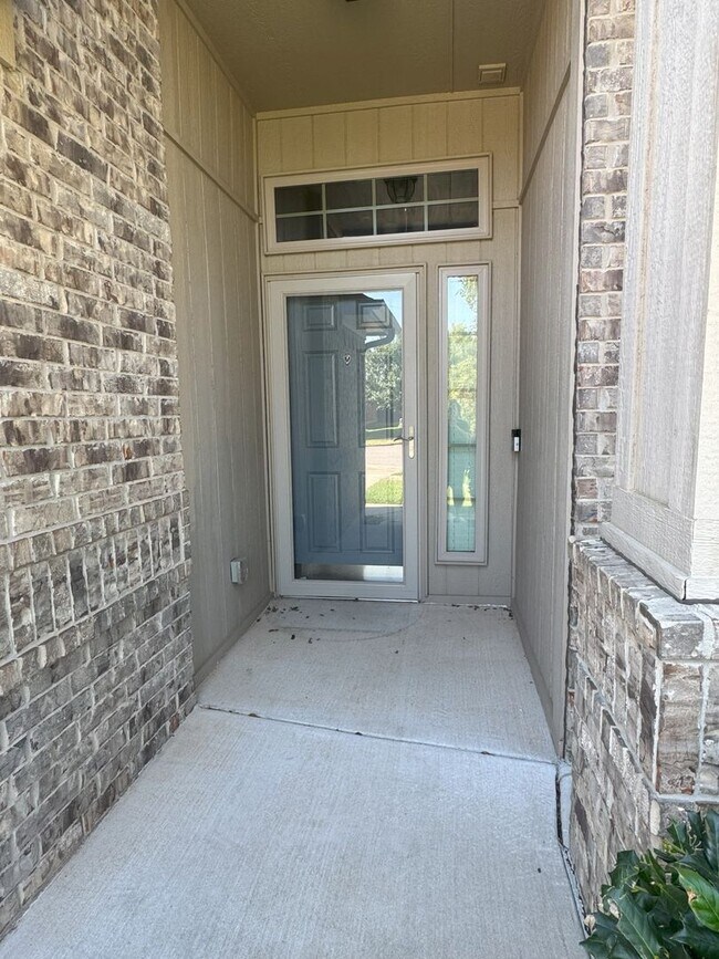 Foto del edificio - Charming three bed two bath in South OKC