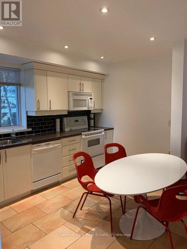 Building Photo - 34 Georgian Ln