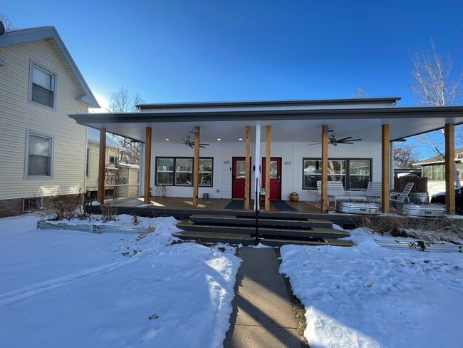 Building Photo - Beautiful downtown Longmont home! $300 Mov...