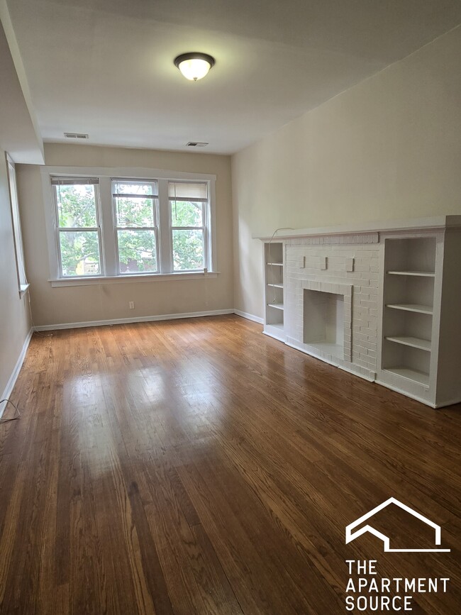 Building Photo - 3753 W Sunnyside Ave