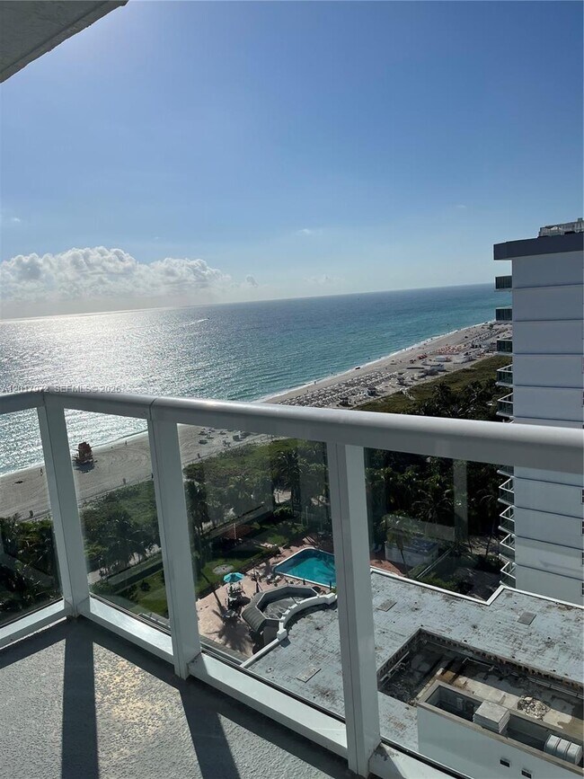 Building Photo - 2457 Collins Ave