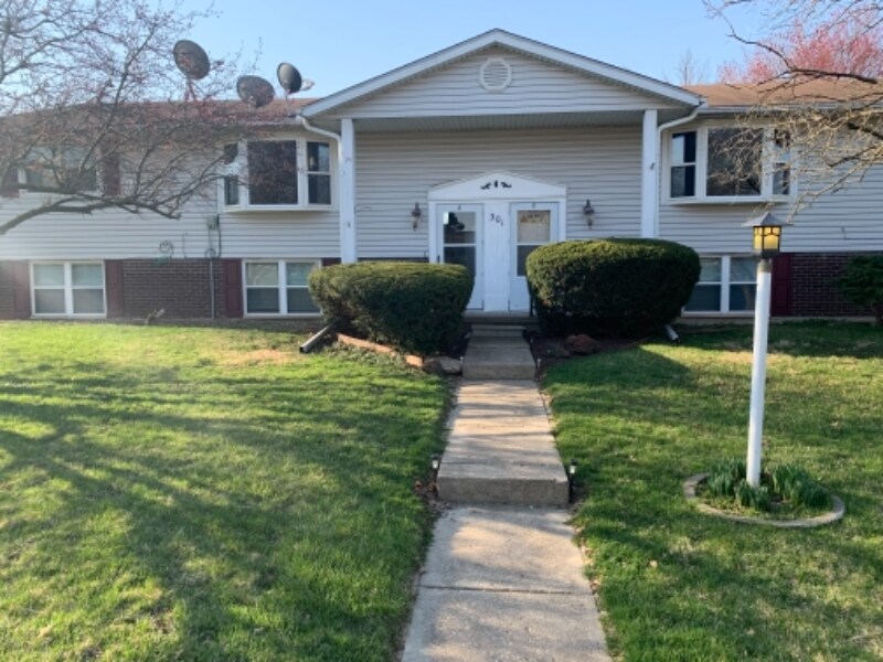 301 Pkwy, Washington, IL 61571 Room for Rent in Washington, IL