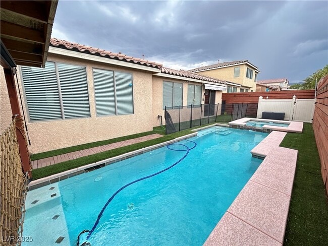 Foto del edificio - 9224 Longhorn Falls Ct
