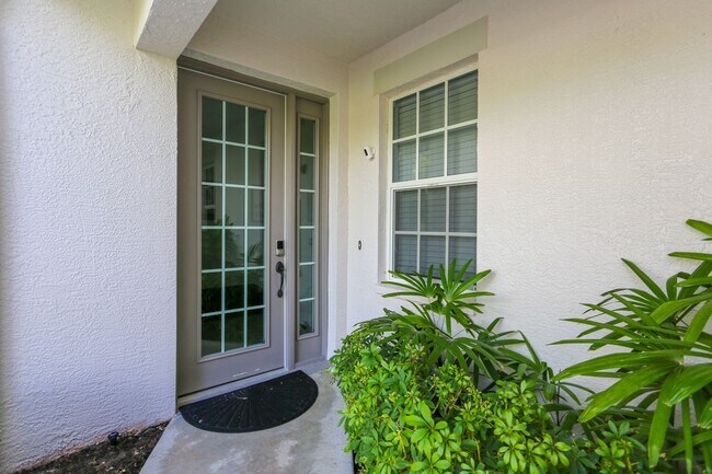 Foto del edificio - **FIDDLER'S CREEK**3 BEDS/2BATHS**FURNISHED ANNUAL OR SEASONAL RENTAL**ONE MONTH FREE**