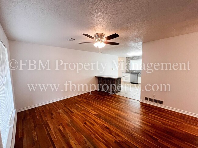 Building Photo - 1408 Nichols St