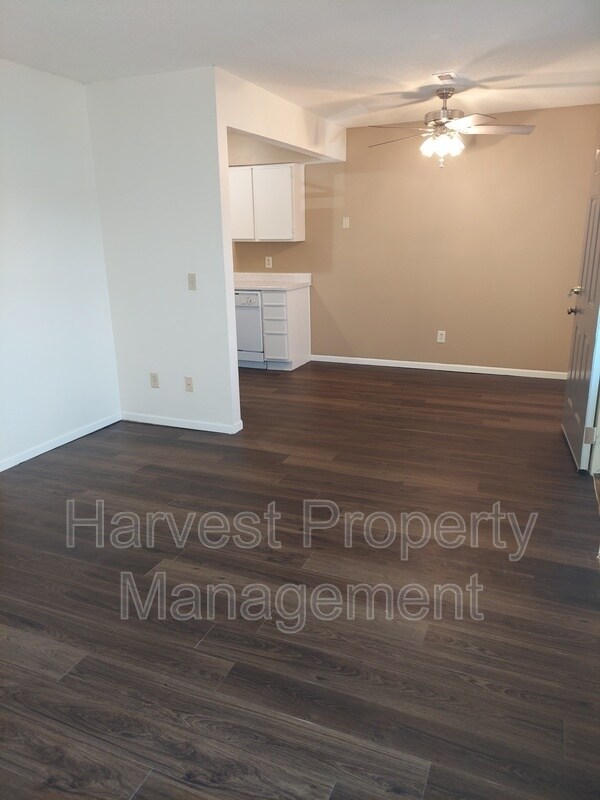 Building Photo - 340 E Rock Rd Ct
