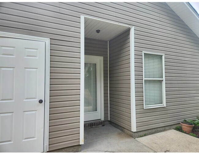 Foto del edificio - 5315 Cottage Ln