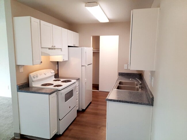 Building Photo - Sundancer Apartments