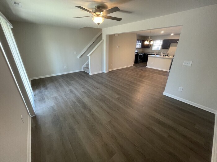 Foto del edificio - New 3 Bedroom 2.5 Bathroom Townhome!