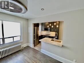 Building Photo - 922-922 Bathurst St