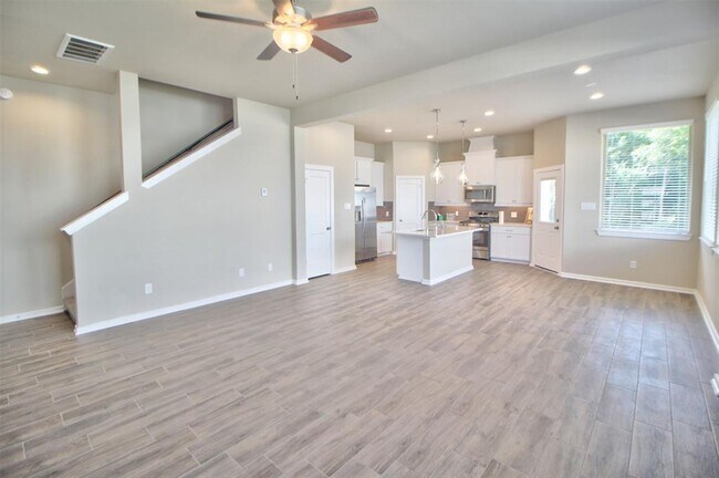 Foto del edificio - 544 Pine Dr