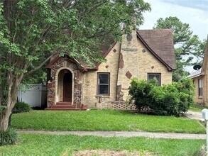 Building Photo - 828 W Gandy St