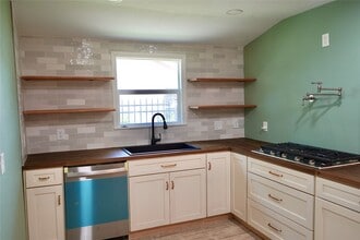 Building Photo - 7328 Oak Hl