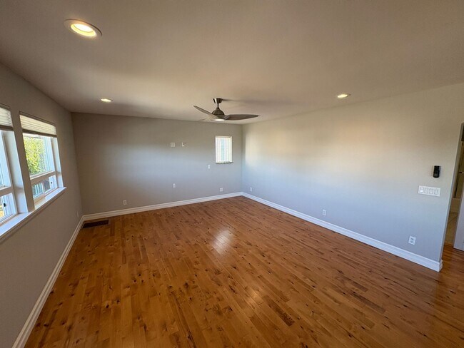 Building Photo - 3814 R Ave