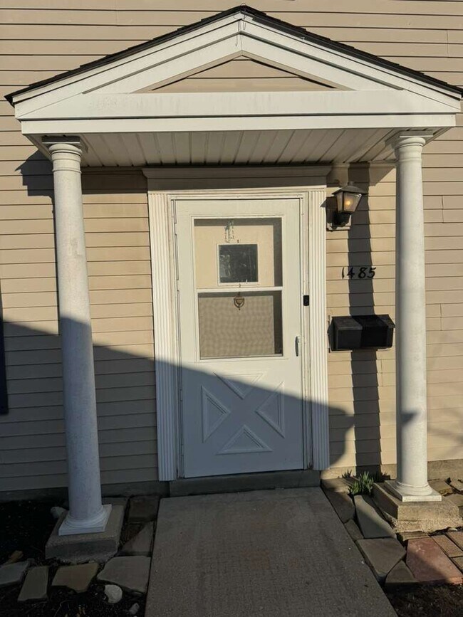 Foto del edificio - 1485 Quaker Ln