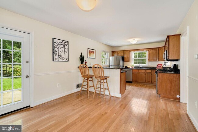 Building Photo - 5811 Clermont Dr