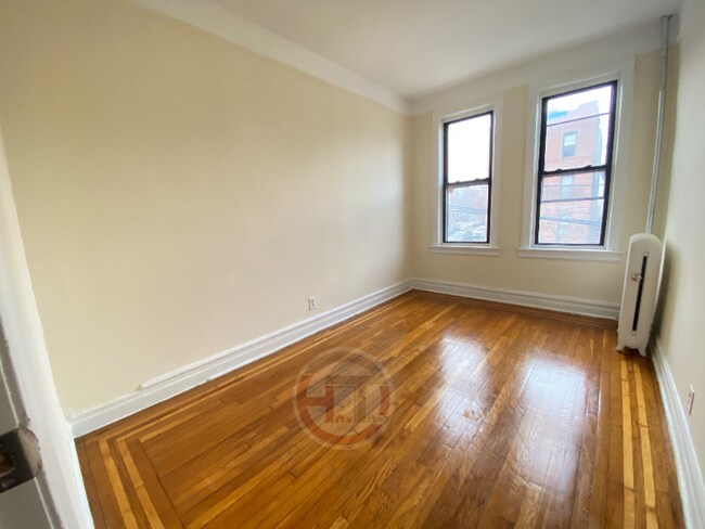 Foto del edificio - 3132 Buhre Ave