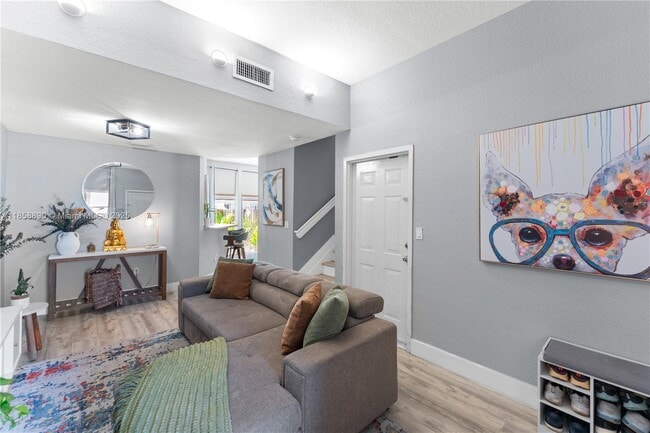 Foto del edificio - 8868 SW 220th St