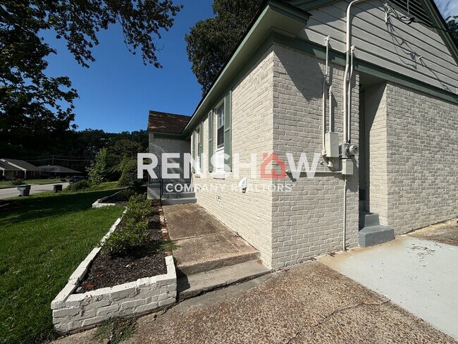 Building Photo - Text the Leasing Team at 901-820-4367 to S...