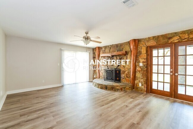 Building Photo - 3 Bedroom Pet-Friendly Home in COCOA, FL with Main Street Renewal