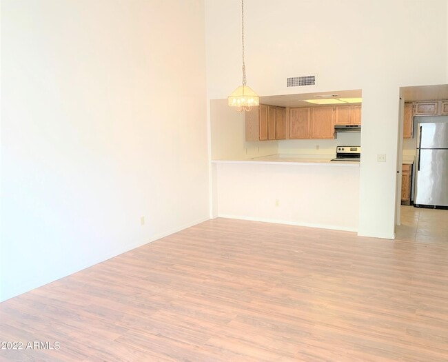 Foto del edificio - 1111 W Summit Pl
