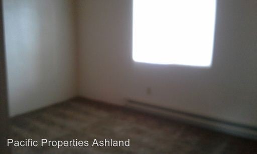 Building Photo - 548 Rock St