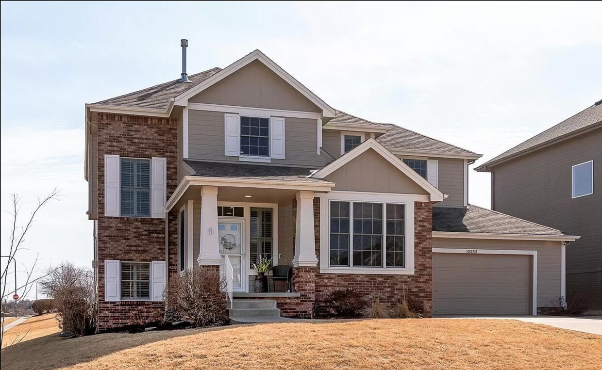 Gorgeous 4 Bedroom In The Grove!! - Gorgeous 4 Bedroom In The Grove!!