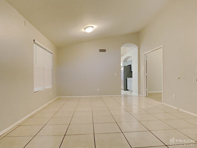 Foto del edificio - 1805 N 127th Dr