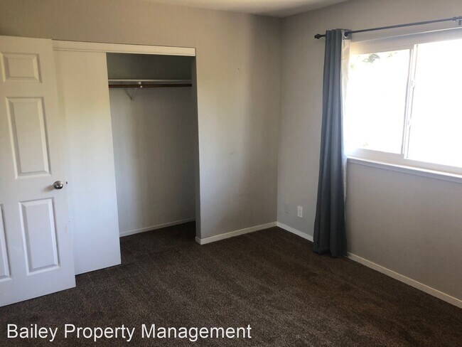 Building Photo - 2 br, 2.5 bath House - 1271 Green Acres Court