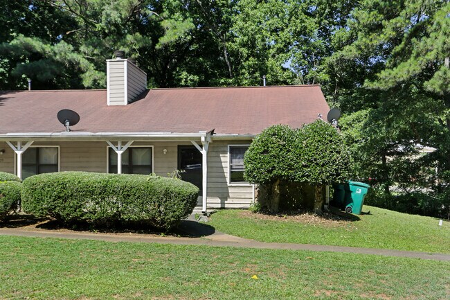 Building Photo - Super Cozy Space ! Will not Last Long! DUP...