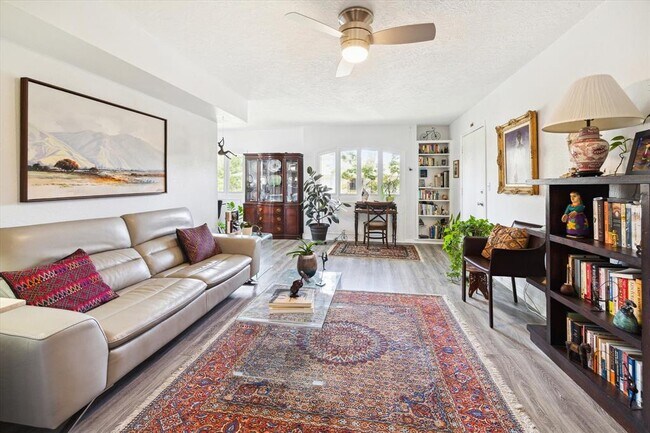 Foto del edificio - 6445 Bayou Glen Rd